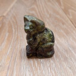 Small Cat Carvings (approximately 40mm) class=