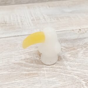 Snow Quartz Toucan - 40mm